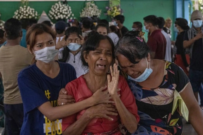 Myanmada polislər dəfndəki şəxslərə atəş açıb