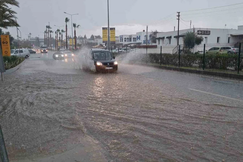 Дороги Стамбула загружены из-за проливных дождей