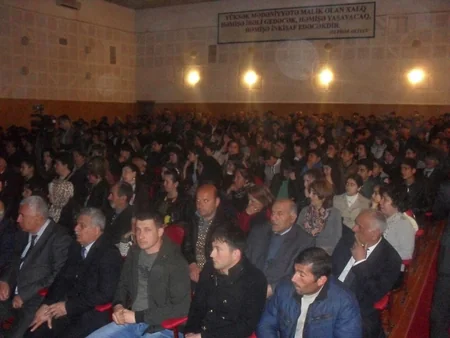 Aprel şəhidinə həsr olunmuş Daş heykəlin nağılı kitabının təqdimat mərasimi keçirilib