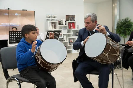 Heydər Əliyev İncəsənət Məktəbində “Azərbaycan milli musiqi alətləri: tarix və müasirlik” mövzusunda təlim keçirilib