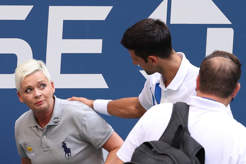 Məşhur tennisçi hakimi vurduğu üçün cəzalandı