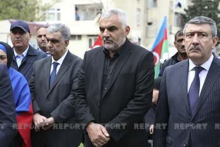 Ailəsi ilə danışdıqdan 40 dəqiqə sonra şəhid olan hərbçinin xatirə lövhəsi açılıb