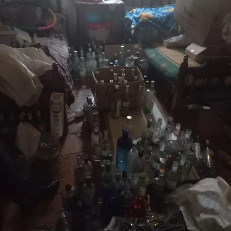 Gəncədə yaşayış evində saxta alkoqollu içkilərin istehsal edildiyi müəyyənləşib