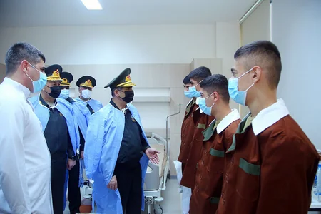 Zakir Həsənov Ali Baş Komandan İlham Əliyevin təbriklərini hərbçilərə çatdırıb