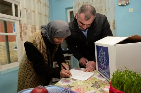 Heydər Əliyev Fondunun təşəbbüsü ilə aztəminatlı ailələrə Novruz sovqatları paylanılıb