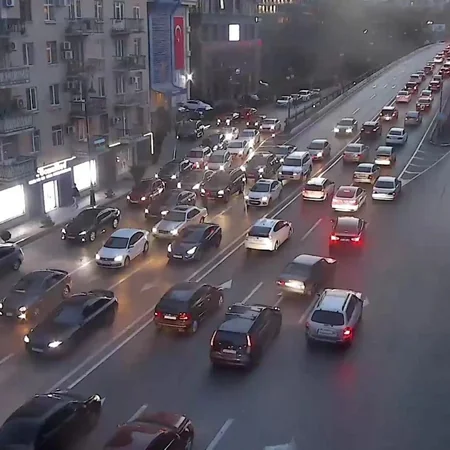 Bakının 22 yolunda tıxac var - SİYAHI