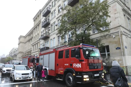 В центре Баку произошел пожар в жилом доме