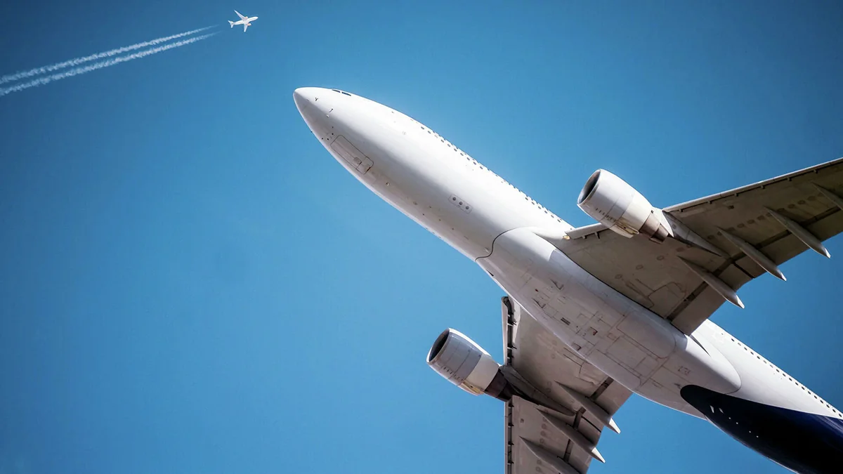 Vietnam to resume air communication with other countries