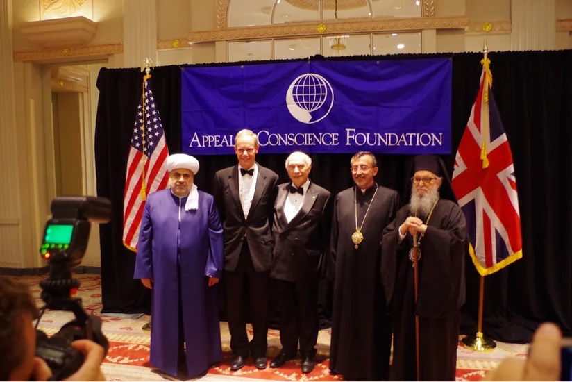 Şeyxülislam Allahşükür Paşazadə Amerika erməni kilsəsinin başçısı ilə görüşüb