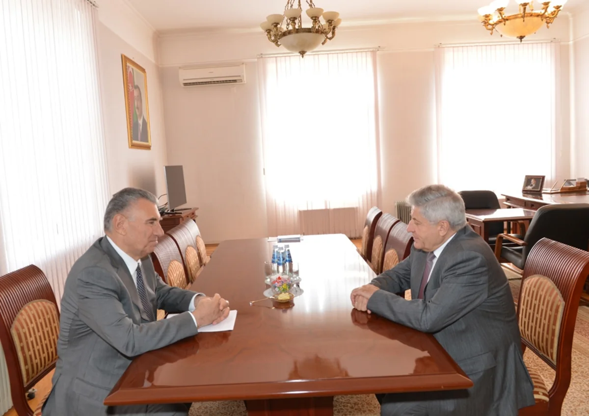 Əli Həsənov Belarusun Azərbaycanda səlahiyyət müddəti başa çatan səfiri ilə görüşüb