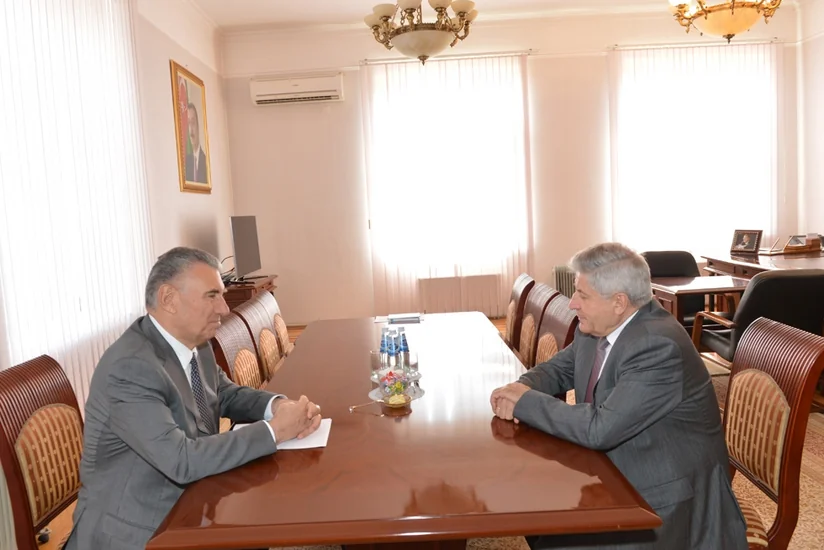 Əli Həsənov Belarusun Azərbaycanda səlahiyyət müddəti başa çatan səfiri ilə görüşüb