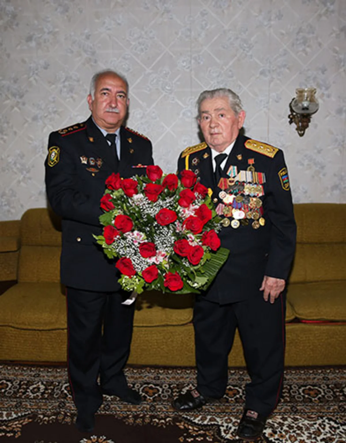Ramil Usubov 9 May - Qələbə Günü münasibətilə polis veteranlarını təltif edib