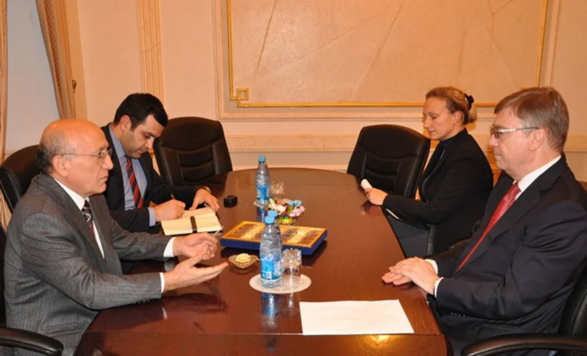 Mübariz Qurbanlı Rusiyanın Azərbaycandakı səfirini qəbul edib