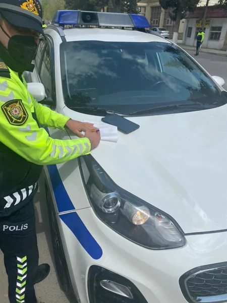 Polis Ağsuda piyadaları və sürücüləri cərimələdi
