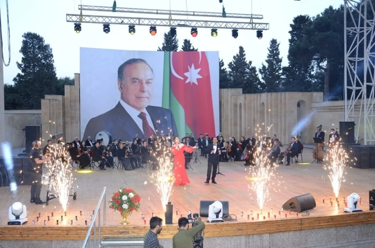 Yaşıl Teatrda ümummilli lider Heydər Əliyevin anadan olmasının 96-cı ildönümü ilə bağlı konsert keçirilib