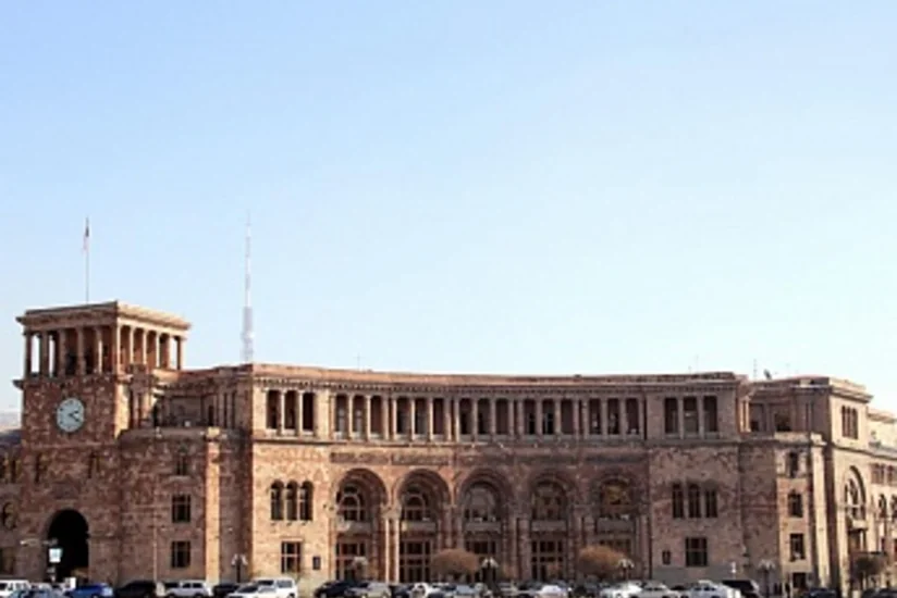 Ermənistanda üç nazir müavini tutduqları vəzifələrindən azad edilib