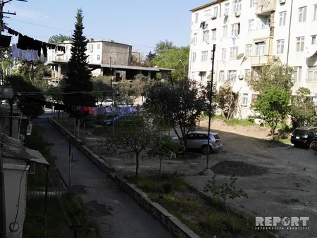 Nəsimi rayonunda sakinlər binaların arasında tikintinin başlanmasına görə etiraz aksiyası keçirirlər - FOTO