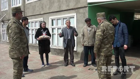 Aprel döyüşlərində şəhid olmuş və yaralanmış hərbçilərin ailələrinə bayram sovqatı aparılıb - FOTO