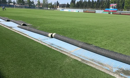 Tovuz şəhər stadionunun ot örtüyü yenilənir