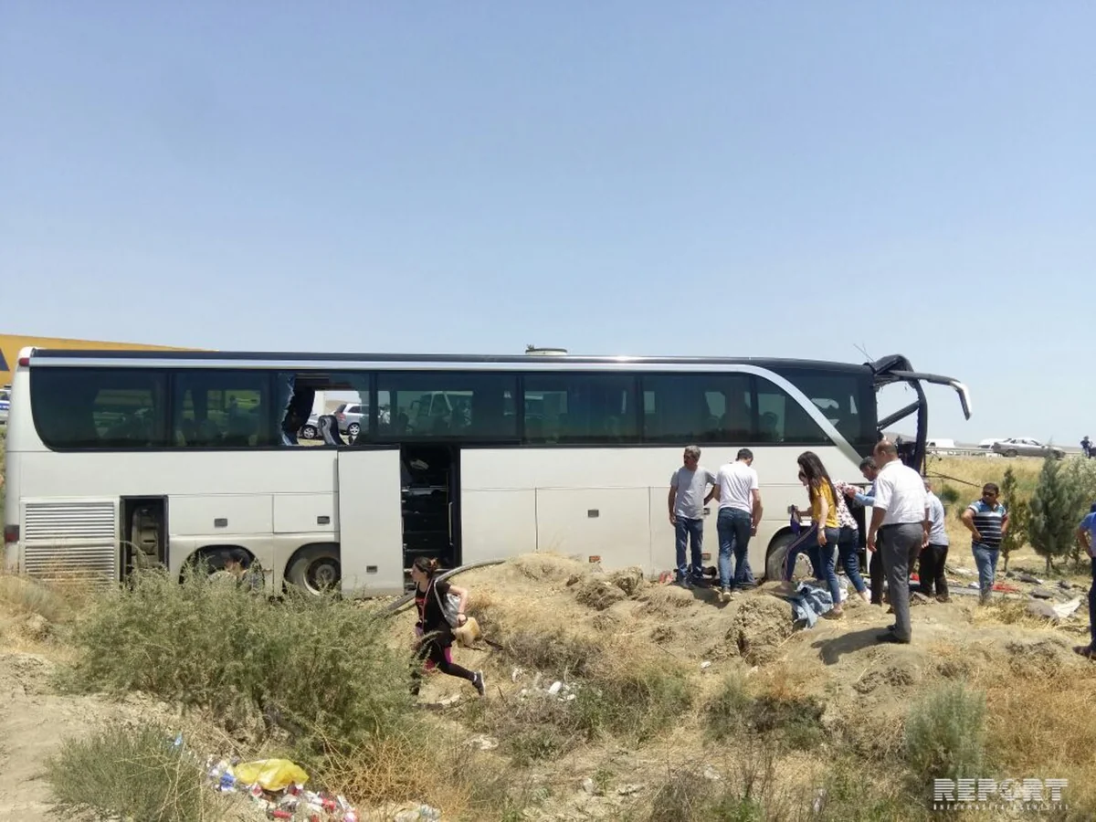 Baku-Tbilisi passenger bus collided with Kamaz , about 30 passengers injured - PHOTO
