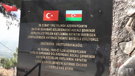 İzmirdə Xocalı faciəsinin qurbanları yad edilib - FOTO