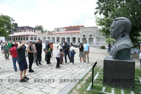 Зарубежные путешественники посетили Шушу