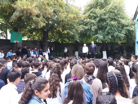 Azərbaycan səfiri Gürcüstanın Azərbaycandilli məktəbinə baş çəkib