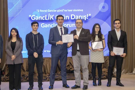 Gənclər və könüllülər mükafatlandırıldı