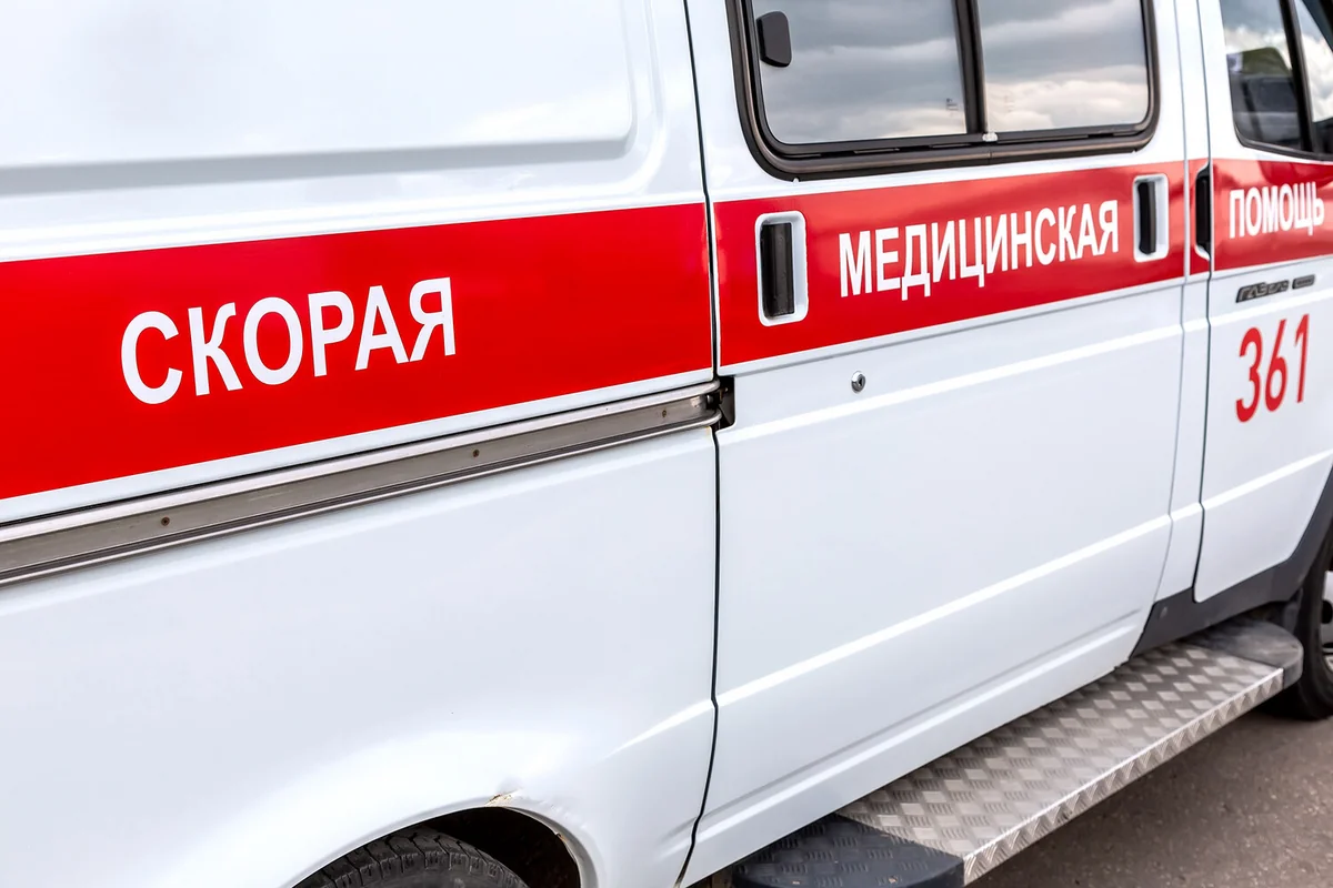 В России обрушился пешеходный мост, есть пострадавшие