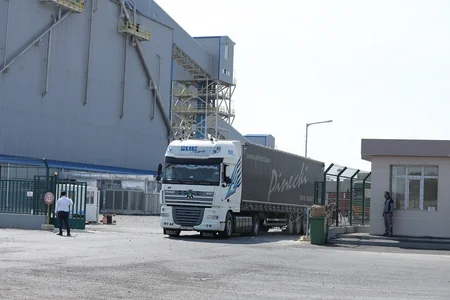 Karbamid Zavodunda istehsal olunan gübrənin Aqrolizinqə ilk satışı həyata keçirilib -Video