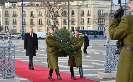 President Ilham Aliyev visits tomb of unknown soldier in Budapest