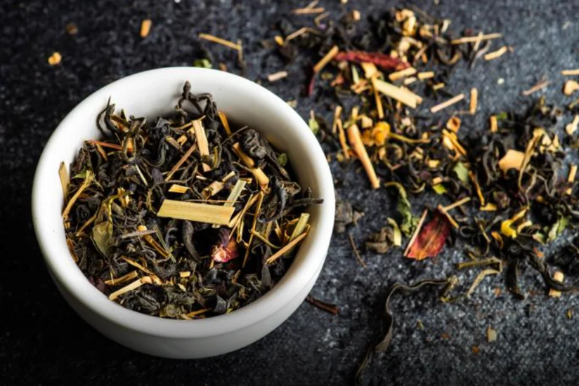 Ученые выяснили, что чай может убивать COVID-19 в слюне