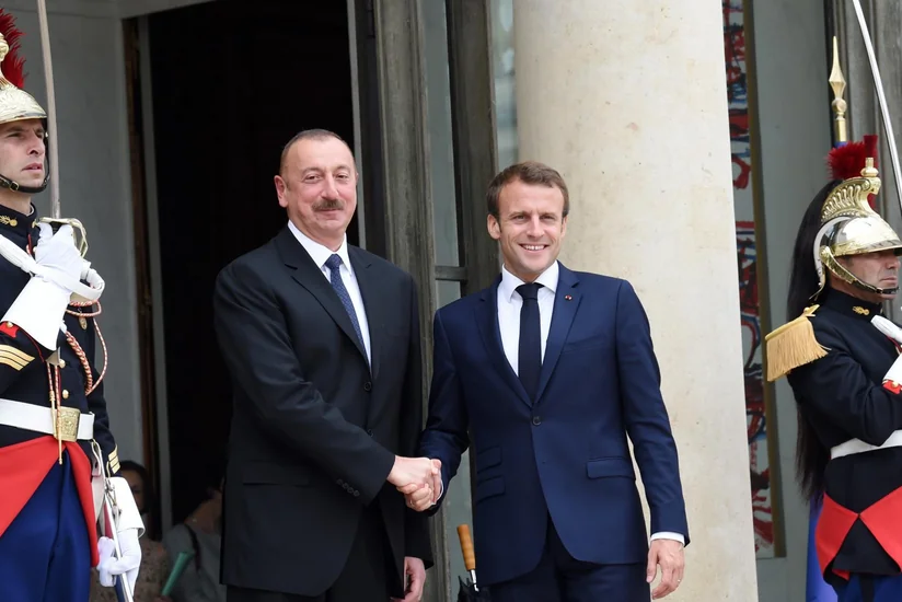 Ильхам Алиев направил поздравительное письмо президенту Франции