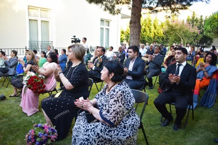 Azərbaycanda fəaliyyət göstərən həkim Hindistanın ali mükafatına layiq görülüb