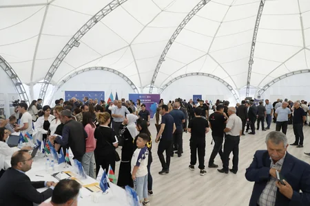 Laçında əmək yarmarkası keçirilib, 335 vakansiya təqdim edilib