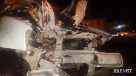 Bakıda avtomobil qəzaya uğrayaraq yanıb, xəsarət alan var