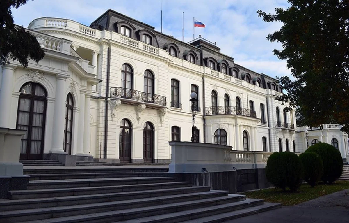 Rusiyanın 54 diplomatı Çexiyanı tərk edib