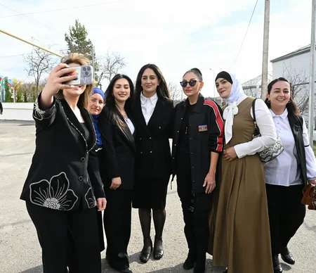 Prezident və birinci xanım Ağdərənin Həsənriz kəndində sakinlərlə birlikdə Novruz tonqalını alovlandırıblar - YENİLƏNİB