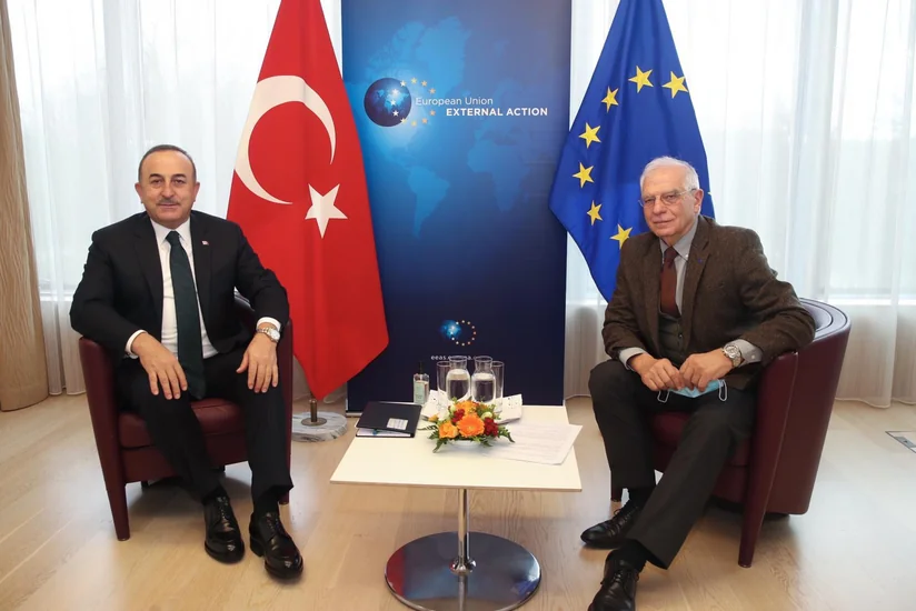 Mövlud Çavuşoğlu Aİ rəsmisi ilə Ukraynadakı vəziyyəti müzakirə edib