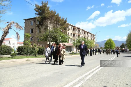 Karabakh University students present artistic composition to diplomats