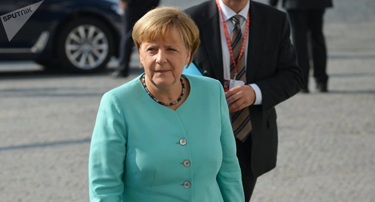 Angela Merkelin Cənubi Qafqaz regionuna rəsmi səfəri başlayıb