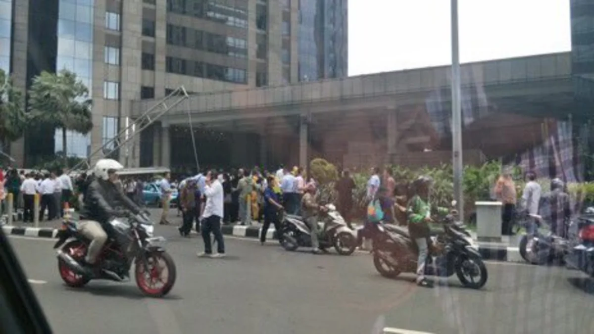 Stock exchange building collapses in Jakarta, 75 wounded - PHOTO - UPDATED