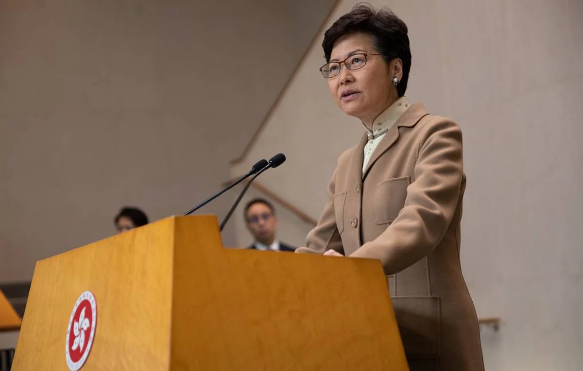 США вводят санкции против главы администрации Гонконга