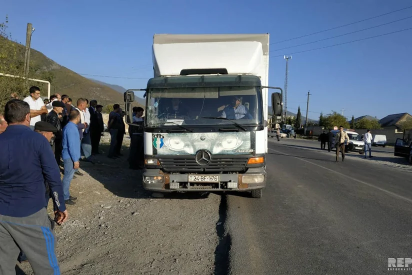 Şəkidə yük avtomobili piyadanı vurub - FOTO