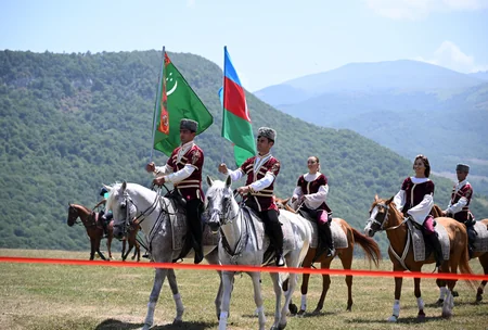 Karabakh horse named “Dostlug” presented to Gurbanguly Berdimuhamedov at Jidir Duzu plain