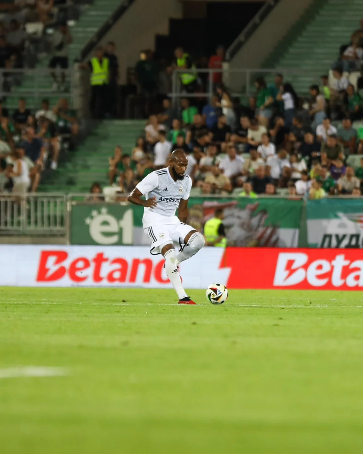 Qarabağın futbolçusu: Bu komandaya hörmət edin