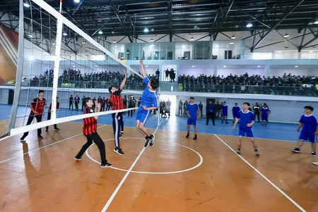 Şahin Bağırov voleybol üzrə rayon birinciliyinin qaliblərini mükafatlandırıb