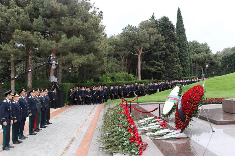 Baş Prokurorluğun rəhbərliyi Ulu Öndərin xatirəsini yad edib