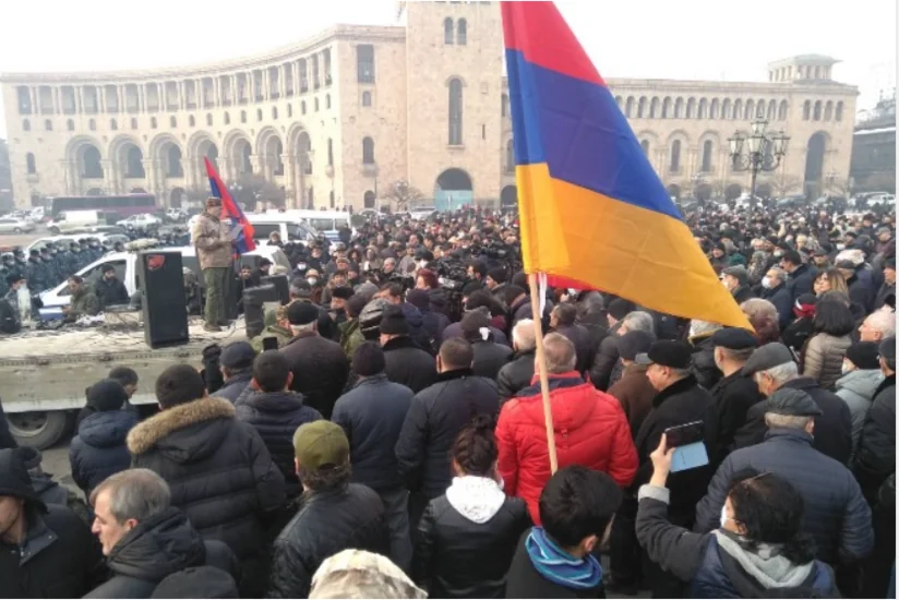 Оппозиция завершила митинг у здания правительства Армении