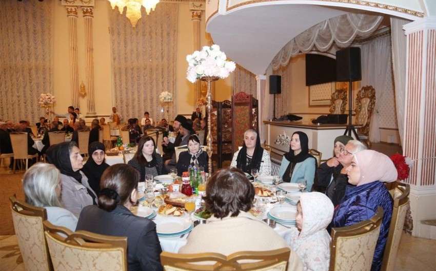 Mehriban Əliyevanın təşəbbüsü ilə iftar süfrəsi açılıb